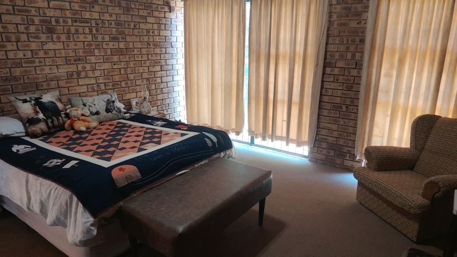 4 Bedroom Property for Sale in Wilkoppies North West